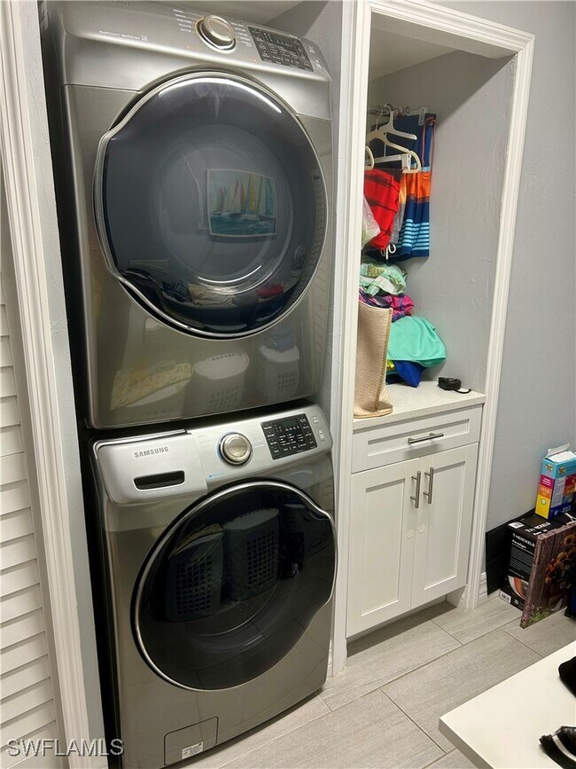 Building Photo - 4021 Ice Castle Way