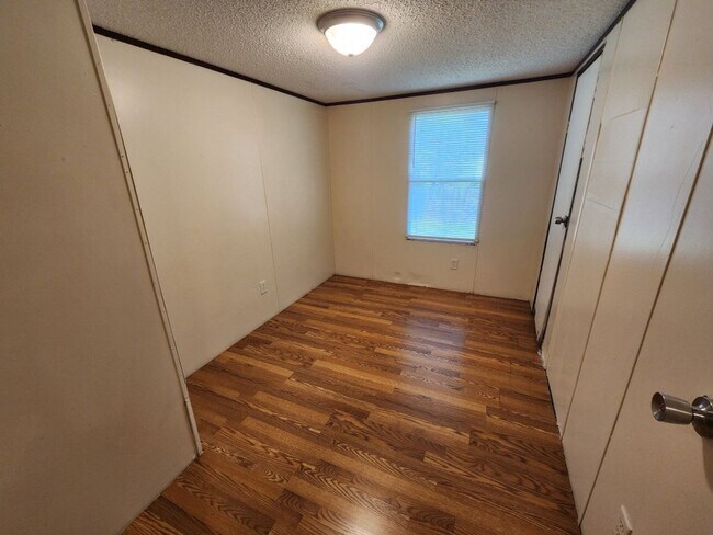 Building Photo - 15 Wilma Ln