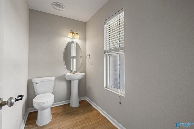 Building Photo - 102 Whitestone Dr NE