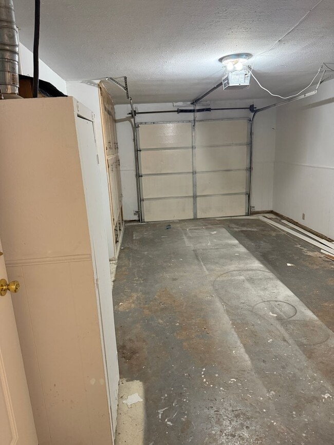 Building Photo - Updated 3 bedroom Near SWOSU $1.200/month
