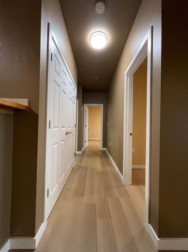 Building Photo - Beautiful Waterford Crossing 2 bedroom Condo