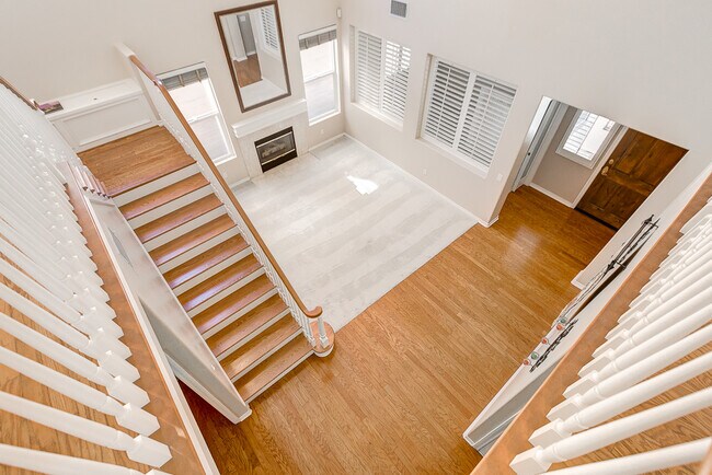 Hardwood staircase - 18551 Amalia Ln