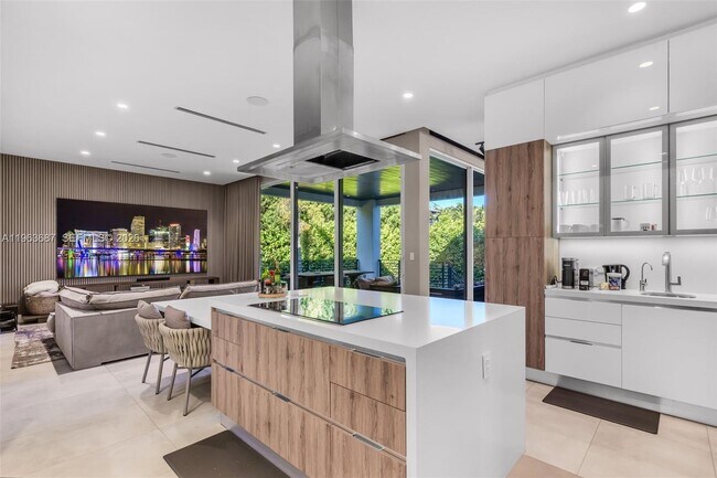 Building Photo - 285 W Mashta Dr