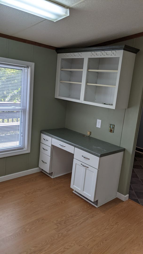 Building Photo - Great 3 Bedroom 2 Bath Home in quiet resid...