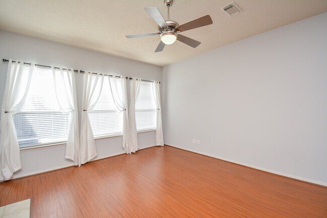 Building Photo - 3807 Belmont Turn