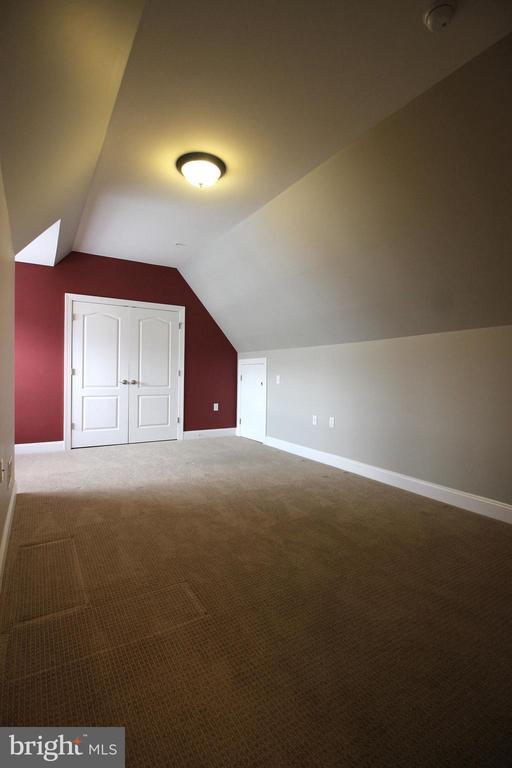 Building Photo - 421 N George Mason Dr