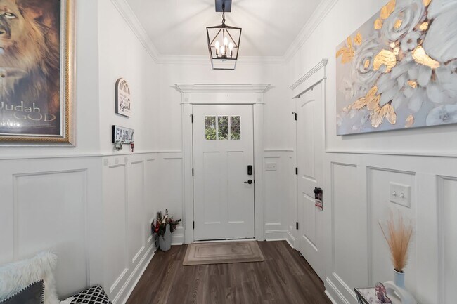 Building Photo - Comfort & Style Meet in This Beautiful 4 Bedroom Midway Home