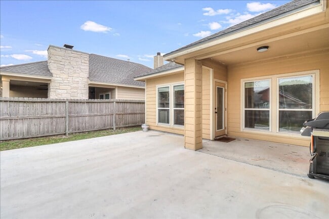 Building Photo - 2518 Date Palm Dr