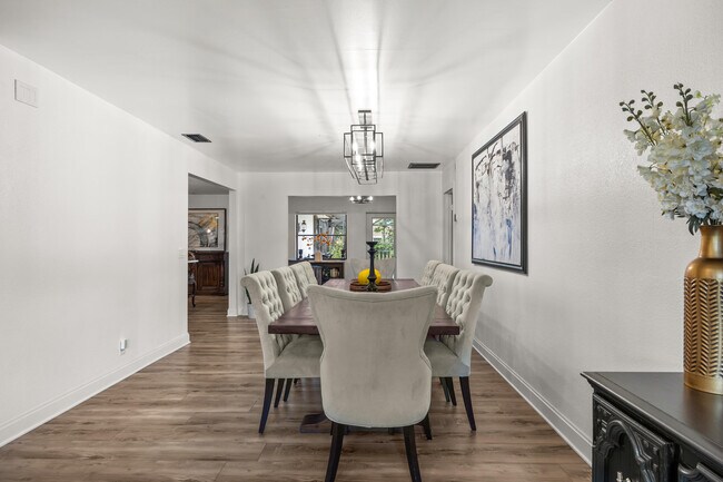 Building Photo - 14248 Paddock Dr