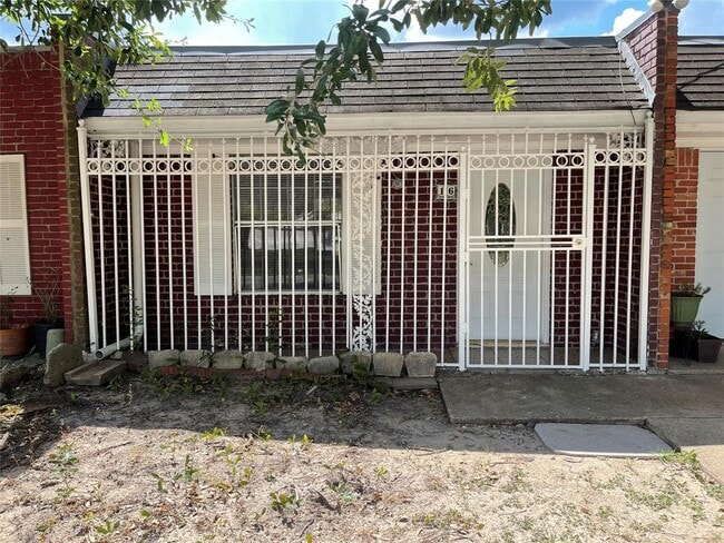 Primary Photo - 1405 Shadowdale Dr