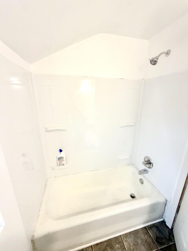 Building Photo - Fully Renovated 3 Bedroom 1 bath Home!