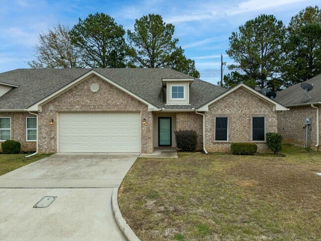Building Photo - 2202 Woodgrove Lane