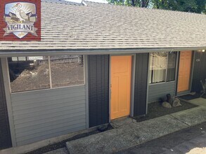 Building Photo - 8815 SW Terwilliger Blvd
