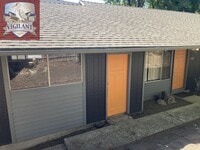 Building Photo - 8815 SW Terwilliger Blvd