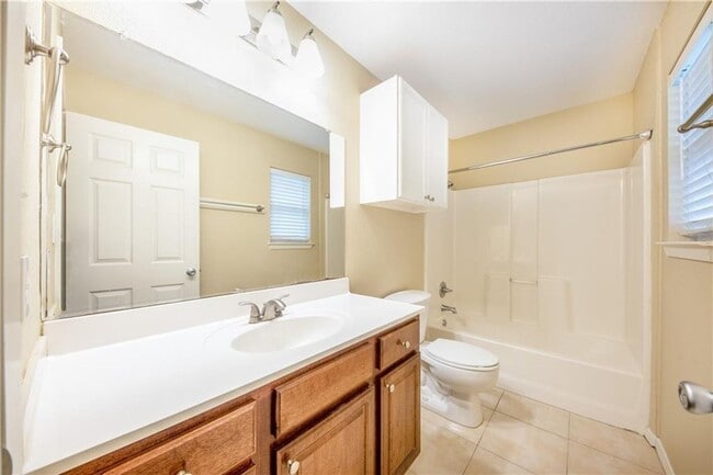 Building Photo - 2809 E 22nd St