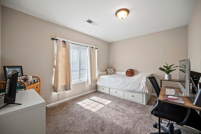 Building Photo - 7860 Lantern Ln