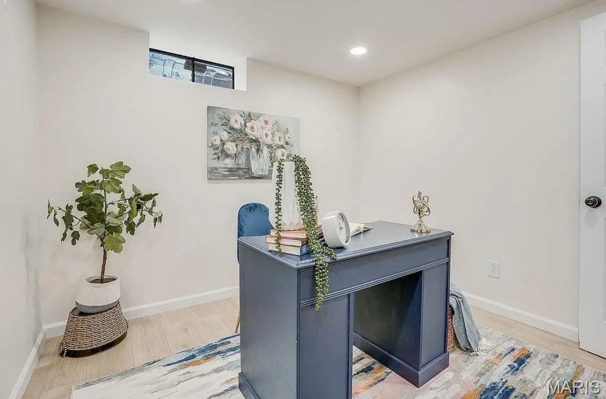 Non-conforming basement bedroom - 609 Grandview Dr