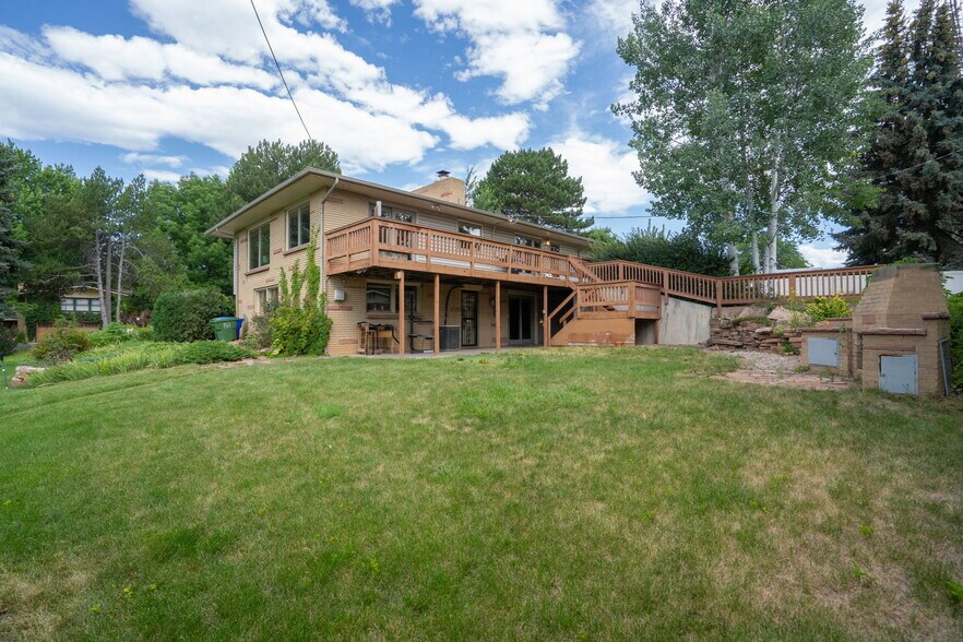 Building Photo - 1020 Cimmeron Dr