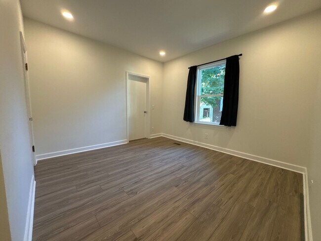 Building Photo - 114 N Hatton Ave
