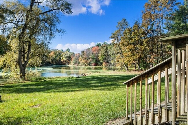 Building Photo - 22 Lake Lodge Dr