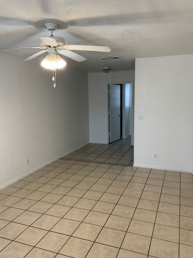 Building Photo - 202 W Mary Jane Dr