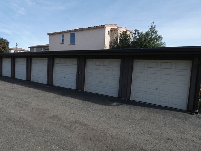 Building Photo - Townhouse in South Santa Maria with 1 car ...