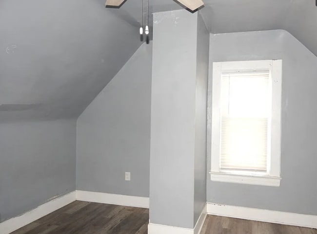 Building Photo - 10805 Hull Ave