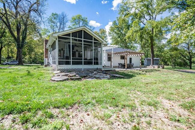Building Photo - 502 N Strawn Rd