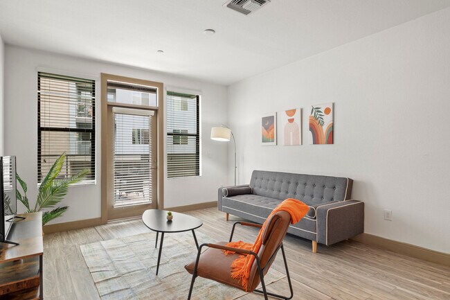 Building Photo - 555 N College Ave