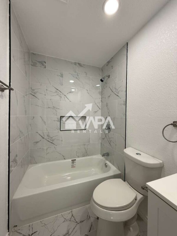 Building Photo - 9747 Fortune Ridge Dr
