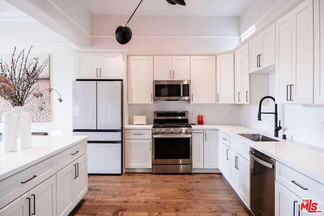 Building Photo - 2786 Bush St