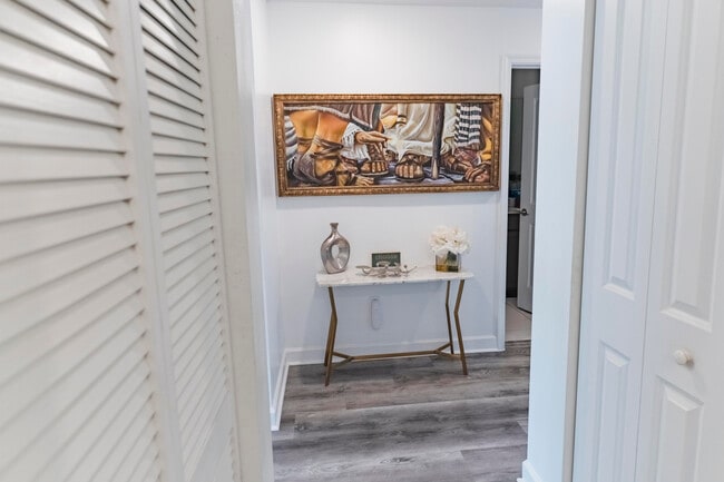 Building Photo - 2025 Sugar Maple Dr