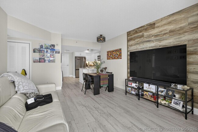 Building Photo - 403 S Sapodilla Ave