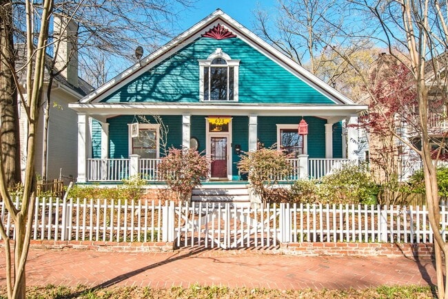 Building Photo - 623 Cherokee Ave SE