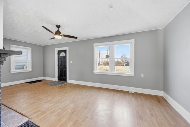 Building Photo - 1452 Summit St