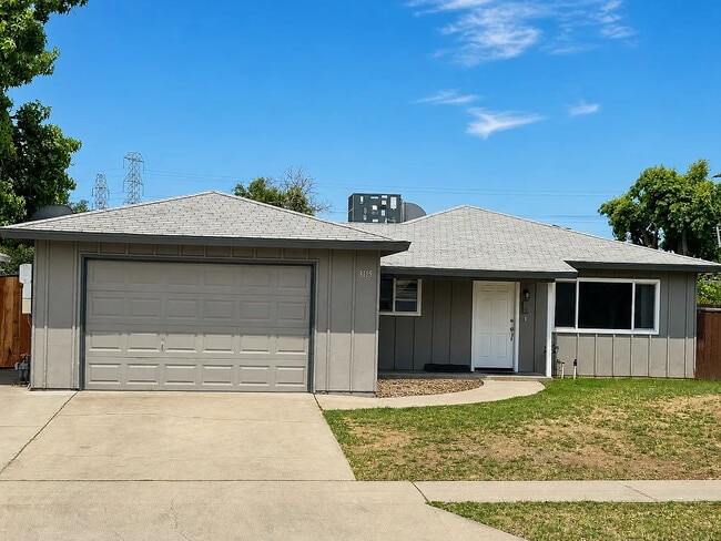 Building Photo - Spacious and well-maintained 4-bedroom, 1.5-bath home located in a desirable Fresno neighborhood.