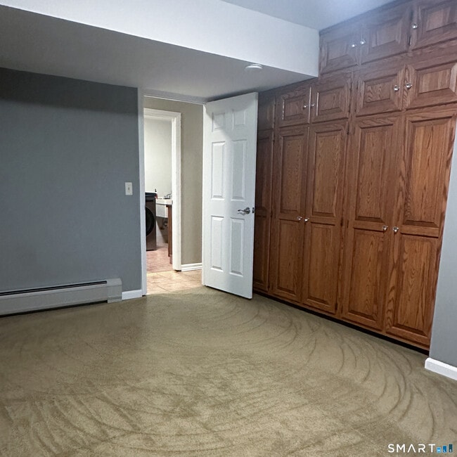 Building Photo - 6 Cove Rd