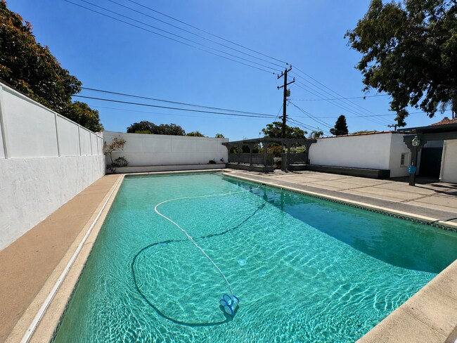 Building Photo - 352 Glen Ellen Dr
