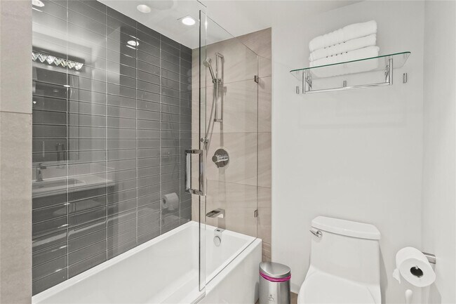 Building Photo - 800 SE 20th Ave