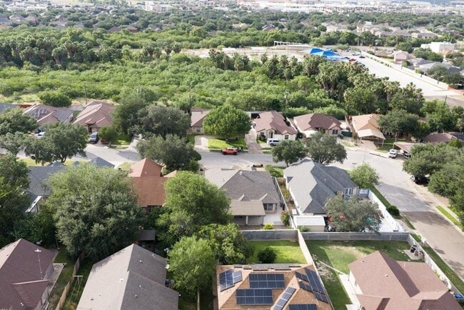 Building Photo - 1425 Longhorn Dr