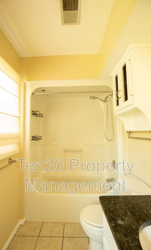 Building Photo - 7664 Northfield Dr