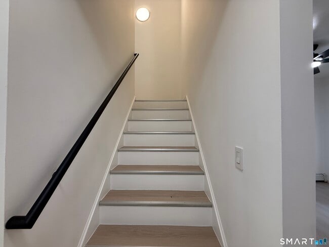 Building Photo - 8-12 Sterling St