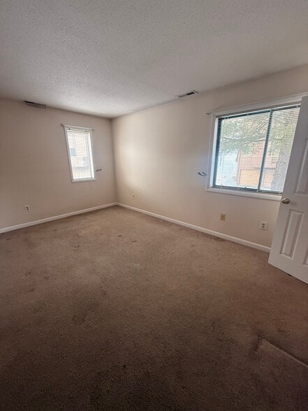 Primary bedroom - 166 Old Brookfield Rd