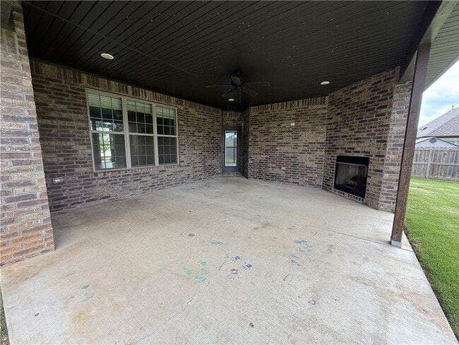 Building Photo - 3003 SW Hazelnut Ave