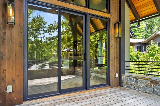 Building Photo - Stunning Luxury Home in the Village of Che...