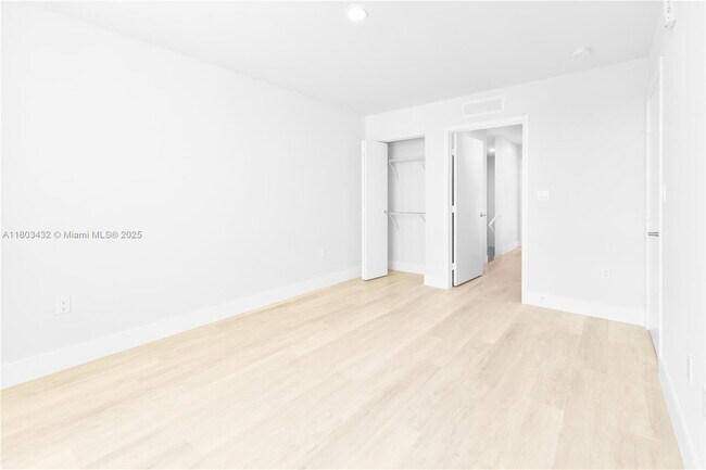 Building Photo - 2555 NE 193rd St