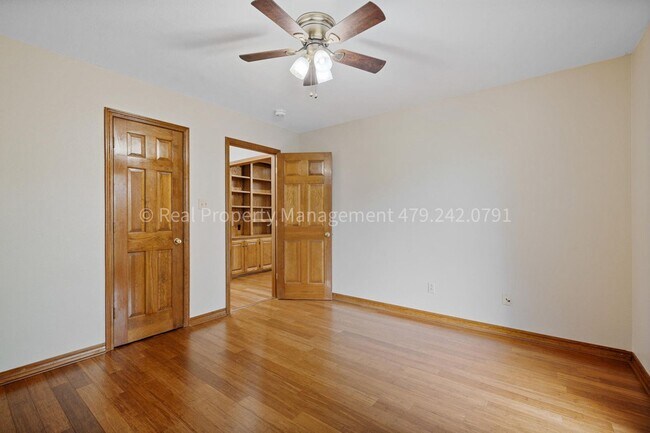 Building Photo - 2300 Brigadoon Dr