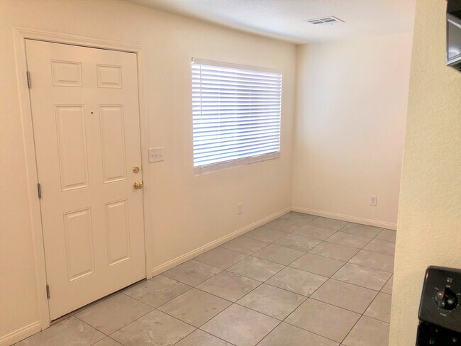 Building Photo - 2419 Daley St