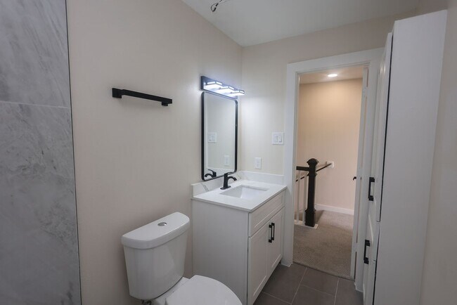 Building Photo - 708 Staitti St