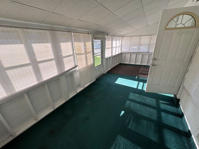 Building Photo - $1400 - 2 Bed 1 Bath House